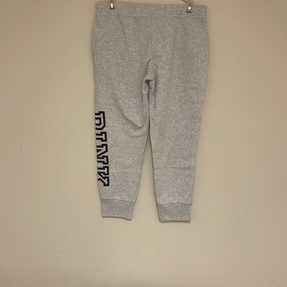 Victoria Secret PINK Soft
Everyday Jogger - Picture 9 of 10